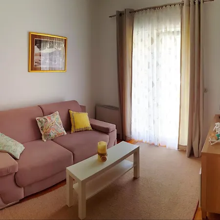 Dvor - Ap4, Ap5, Ap6 Daire Baška Voda