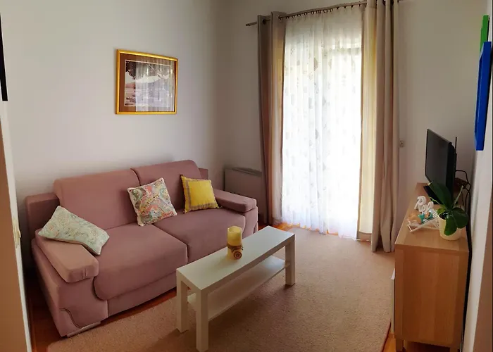 Dvor - Ap4, Ap5, Ap6 Daire Baška Voda